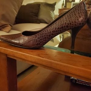 NWT Brown Reptile Textured Pumps